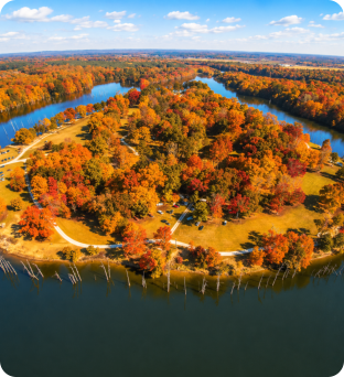 Beautiful fall colors along the Alabama River near Millbrook, Alabama