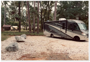 A picture of one of our spacious full hook up rv sites at Roses RV Resort.